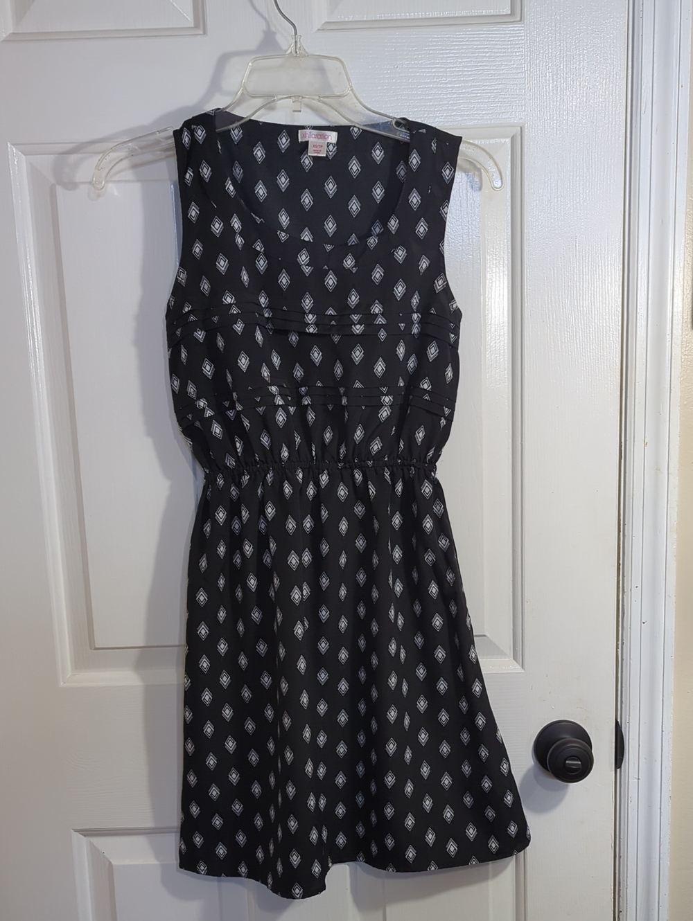 Xhilaration Black Sleeveless Diamond-Print Midi Dress